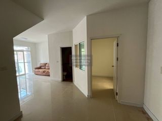 Reihenhaus zum Kauf mit 3 Zimmer in Saphan Sung, Bangkok