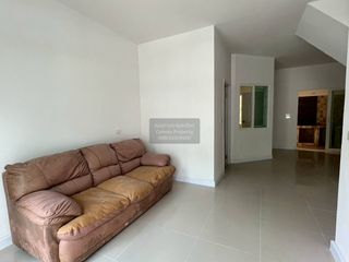 Reihenhaus zum Kauf mit 3 Zimmer in Saphan Sung, Bangkok