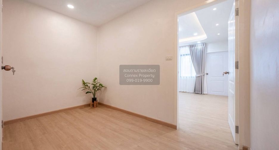 À vendre 2 chambres maison de ville à Huai Khwang, Bangkok