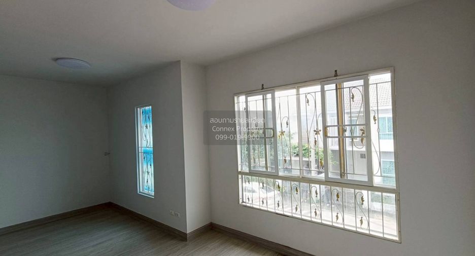 Casa adosada en venta de 3 habitaciones en Khlong Sam Wa, Bangkok