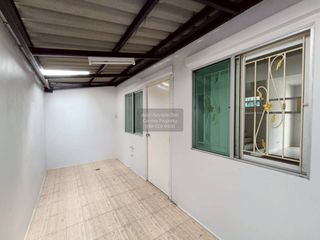 Casa adosada en venta de 3 habitaciones en Khlong Sam Wa, Bangkok
