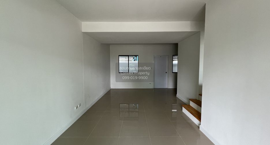 Casa adosada en venta de 3 habitaciones en Bang Khen, Bangkok