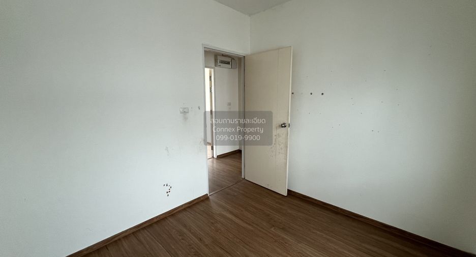 Casa adosada en venta de 3 habitaciones en Bang Khen, Bangkok