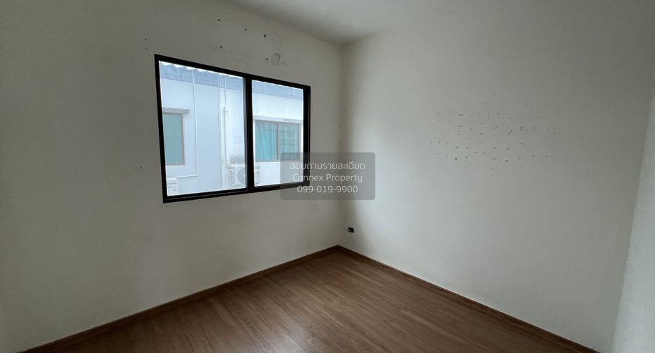 Casa adosada en venta de 3 habitaciones en Bang Khen, Bangkok