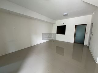 Casa adosada en venta de 3 habitaciones en Bang Khen, Bangkok