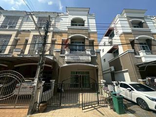 Reihenhaus zum Kauf mit 3 Zimmer in Bueng Kum, Bangkok