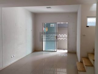 Casa adosada en venta de 2 habitaciones en Bang Khen, Bangkok