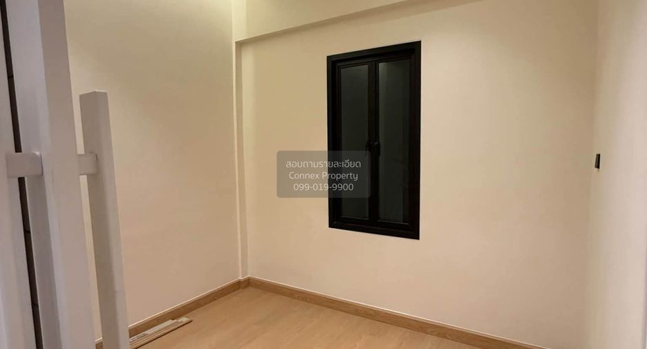 Casa adosada en venta de 3 habitaciones en Huai Khwang, Bangkok