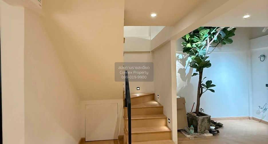 Casa adosada en venta de 3 habitaciones en Huai Khwang, Bangkok