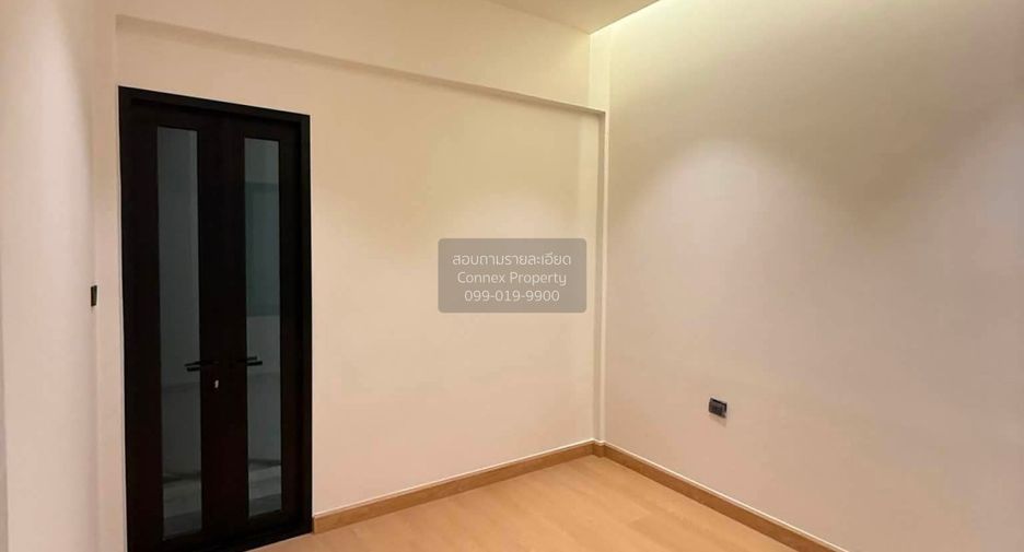 Casa adosada en venta de 3 habitaciones en Huai Khwang, Bangkok