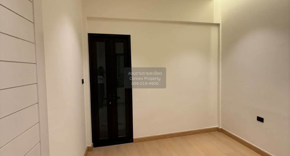Casa adosada en venta de 3 habitaciones en Huai Khwang, Bangkok
