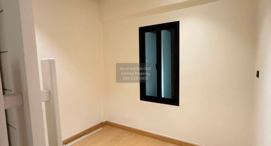 Casa adosada en venta de 3 habitaciones en Huai Khwang, Bangkok