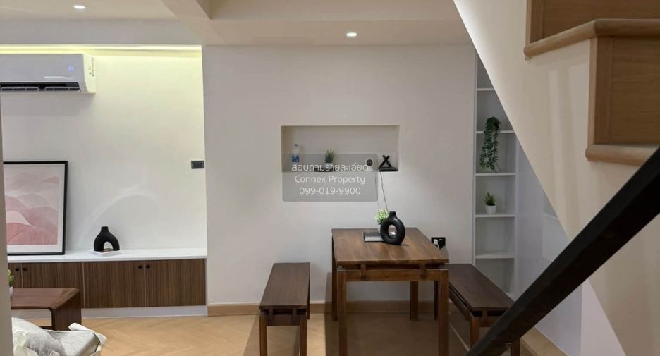 Casa adosada en venta de 3 habitaciones en Huai Khwang, Bangkok