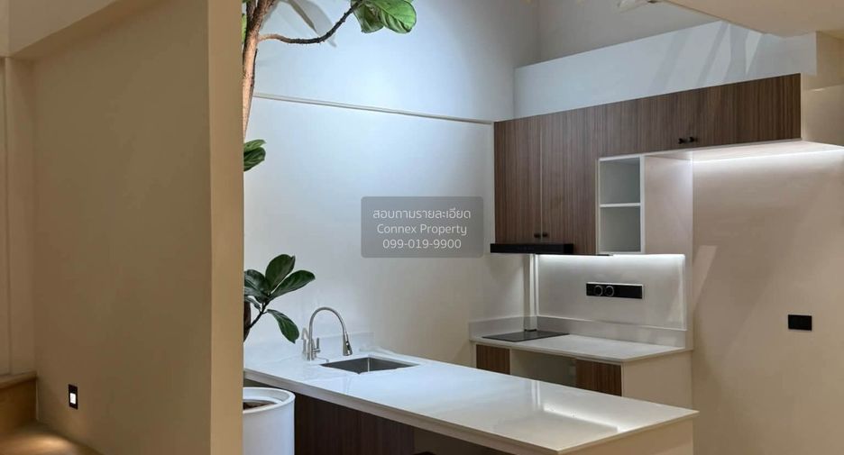 Casa adosada en venta de 3 habitaciones en Huai Khwang, Bangkok