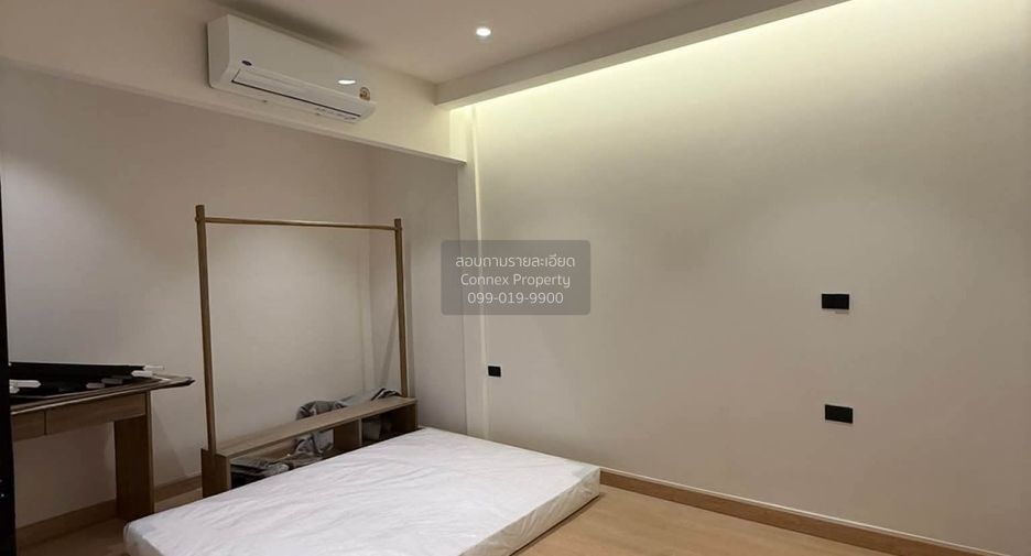 Casa adosada en venta de 3 habitaciones en Huai Khwang, Bangkok