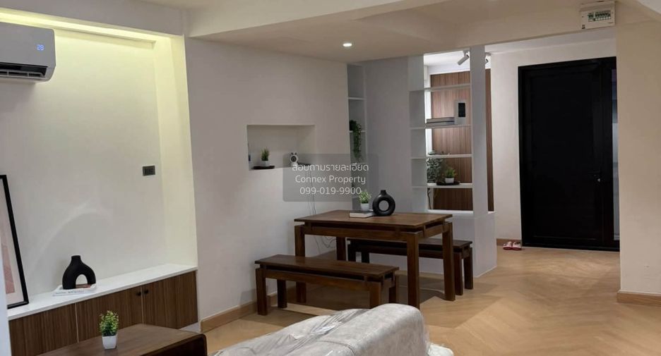 Casa adosada en venta de 3 habitaciones en Huai Khwang, Bangkok