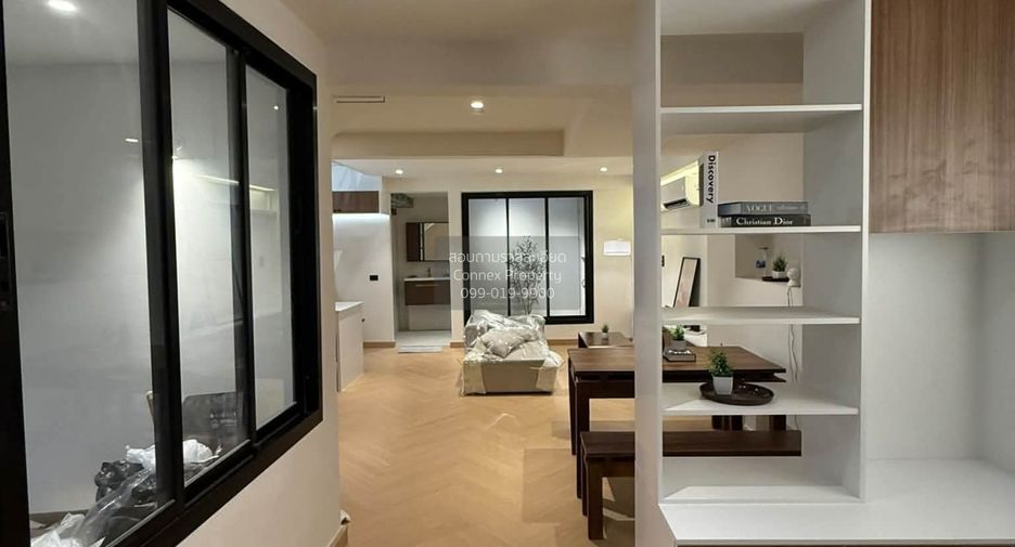 Casa adosada en venta de 3 habitaciones en Huai Khwang, Bangkok