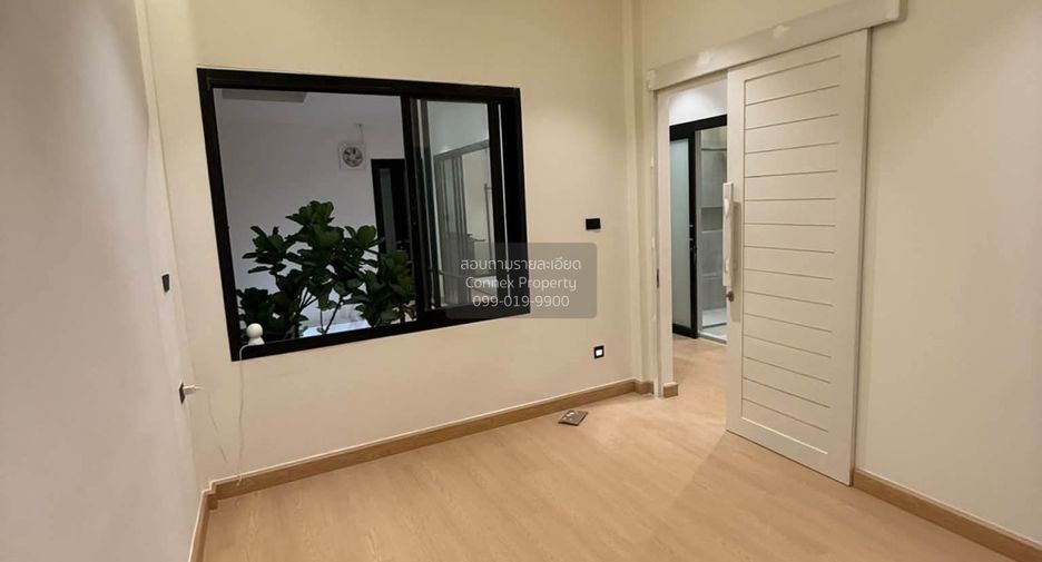 Casa adosada en venta de 3 habitaciones en Huai Khwang, Bangkok