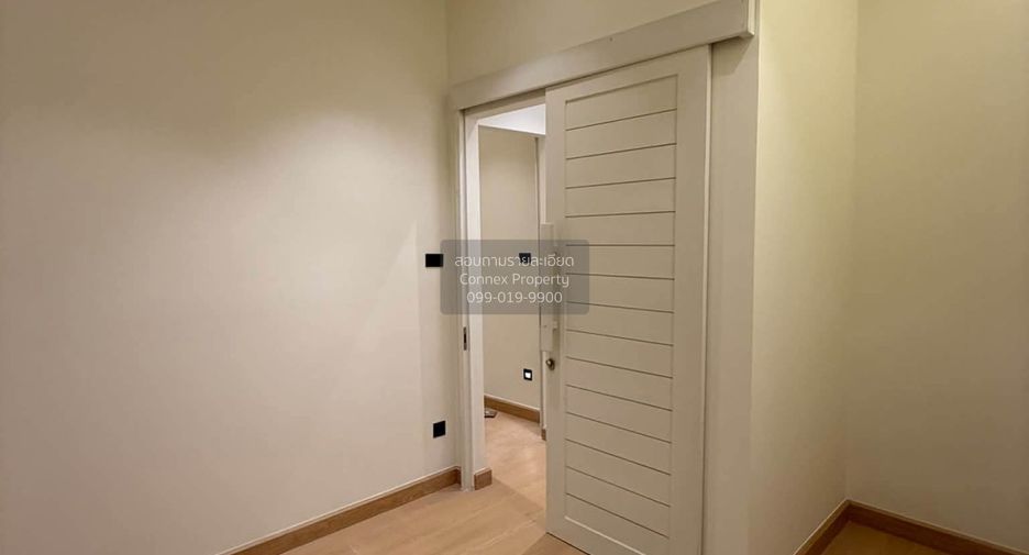 Casa adosada en venta de 3 habitaciones en Huai Khwang, Bangkok