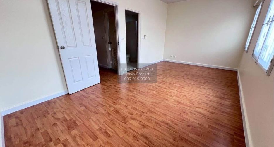 Casa adosada en venta de 3 habitaciones en Don Mueang, Bangkok