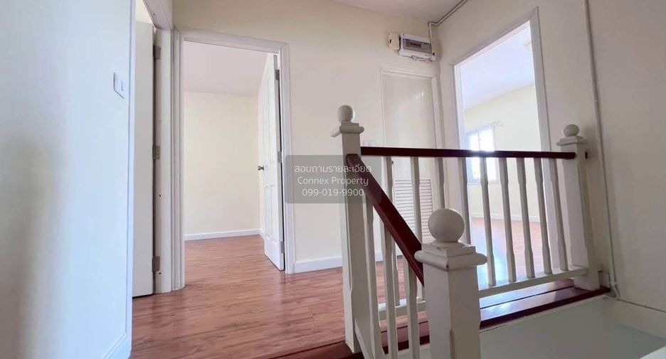 Casa adosada en venta de 3 habitaciones en Don Mueang, Bangkok