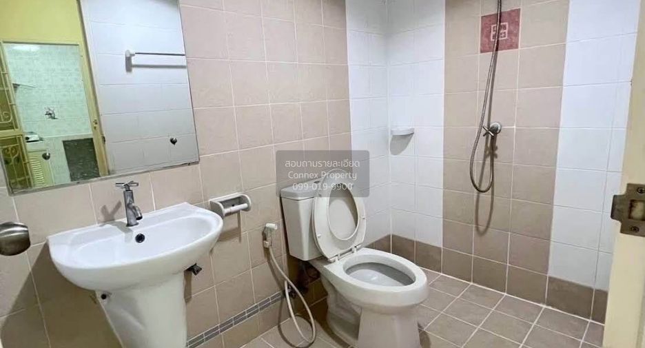 Casa adosada en venta de 3 habitaciones en Don Mueang, Bangkok