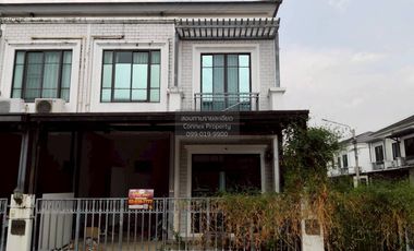 Casa adosada en venta de 3 habitaciones en Bang Khen, Bangkok