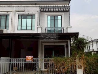 Casa adosada en venta de 3 habitaciones en Bang Khen, Bangkok