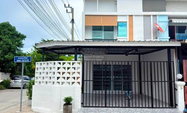 À vendre 2 chambres maison de ville à Prawet, Bangkok