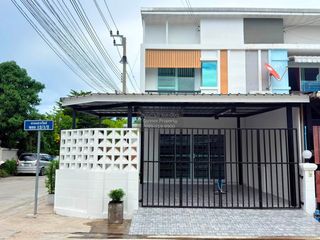 À vendre 2 chambres maison de ville à Prawet, Bangkok