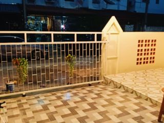 Casa adosada en venta de 3 habitaciones en Nong Khaem, Bangkok