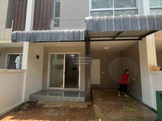 À vendre 3 chambres maison de ville à Thalang, Phuket