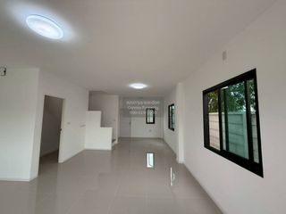 Casa adosada en venta de 3 habitaciones en Khlong Luang, Pathum Thani