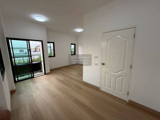 Casa adosada en venta de 3 habitaciones en Khlong Luang, Pathum Thani