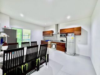 Casa adosada en venta de 3 habitaciones en Khan Na Yao, Bangkok