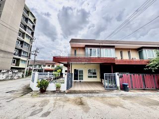 Casa adosada en venta de 3 habitaciones en Khan Na Yao, Bangkok