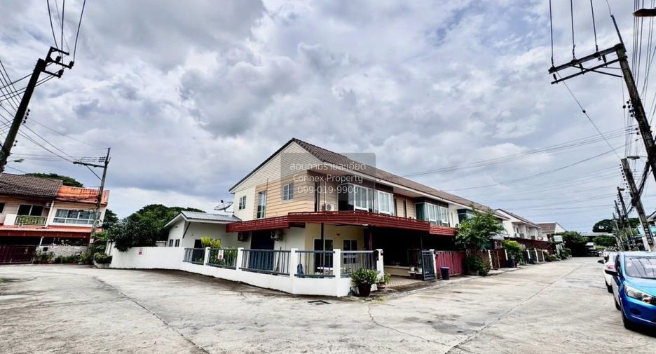 Casa adosada en venta de 3 habitaciones en Khan Na Yao, Bangkok
