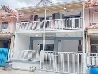 Casa adosada en venta de 3 habitaciones en Khlong Luang, Pathum Thani