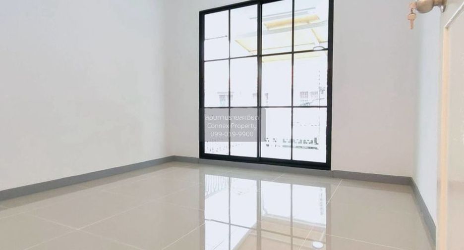 Casa adosada en venta de 3 habitaciones en Khlong Luang, Pathum Thani