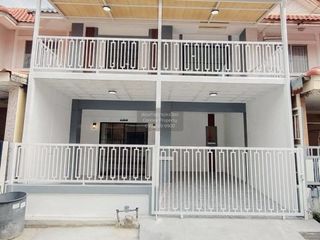 Casa adosada en venta de 3 habitaciones en Khlong Luang, Pathum Thani
