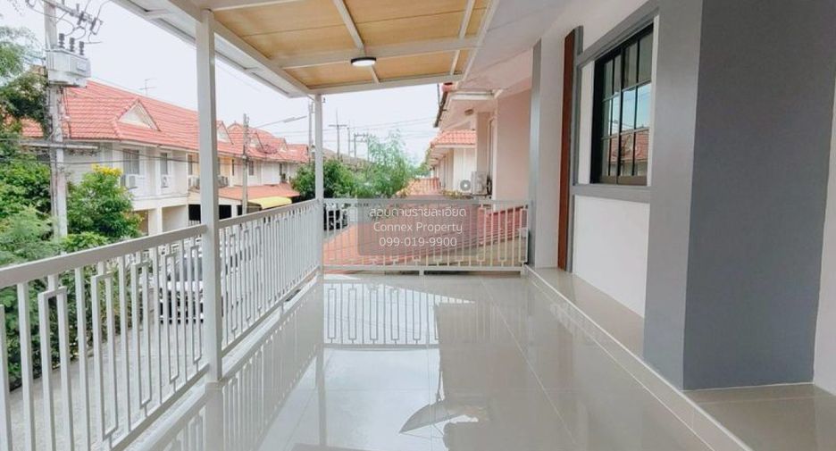 Casa adosada en venta de 3 habitaciones en Khlong Luang, Pathum Thani