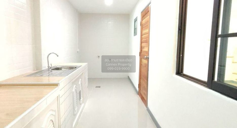 Casa adosada en venta de 3 habitaciones en Khlong Luang, Pathum Thani