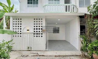 À vendre 3 chambres maison de ville à Thanyaburi, Pathum Thani