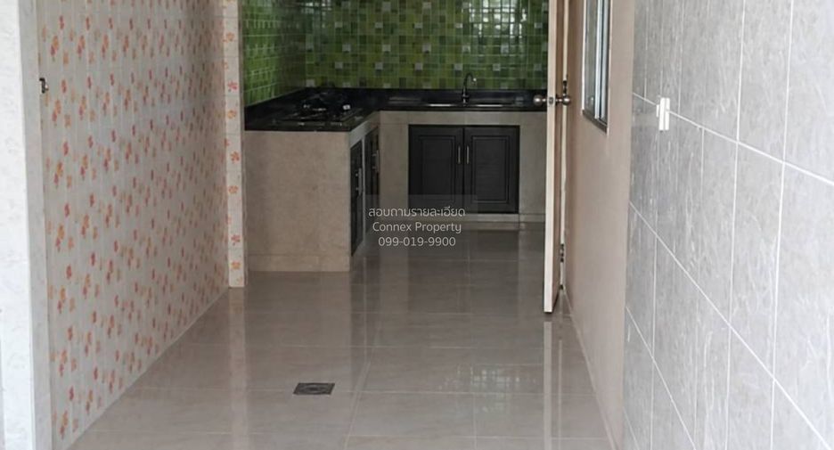 Casa adosada en venta de 5 habitaciones en Sai Noi, Nonthaburi