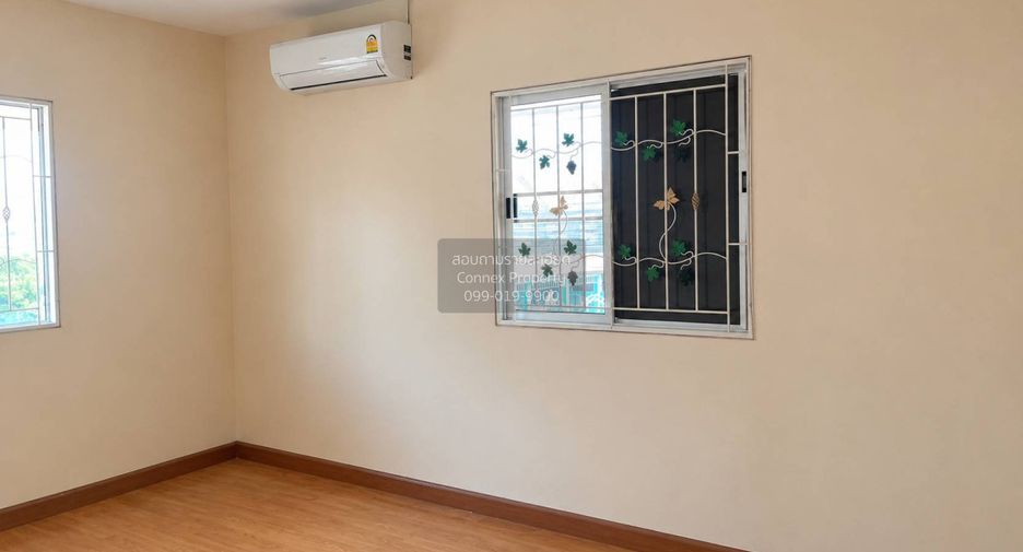Casa adosada en venta de 5 habitaciones en Sai Noi, Nonthaburi
