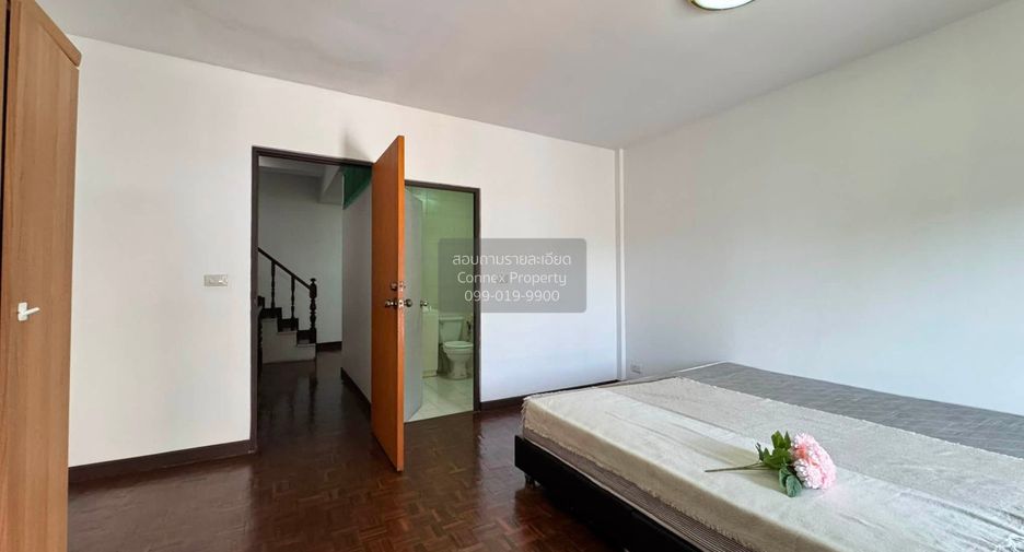 Casa adosada en venta de 3 habitaciones en Bang Lamung, Chonburi