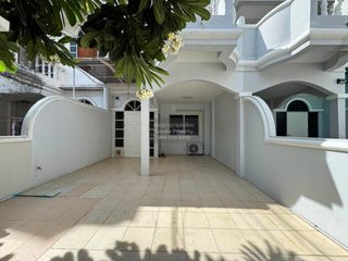 Casa adosada en venta de 3 habitaciones en Bang Lamung, Chonburi