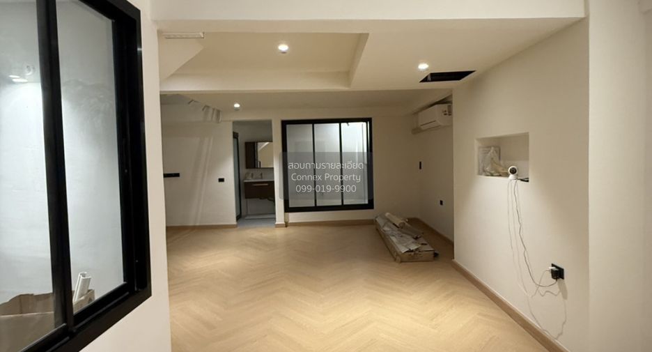 For sale 3 bedrooms townhouse in Sai Noi, Nonthaburi