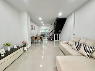 Casa adosada en venta de 2 habitaciones en Mueang Nonthaburi, Nonthaburi