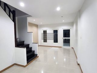 Casa adosada en venta de 4 habitaciones en Nong Khaem, Bangkok
